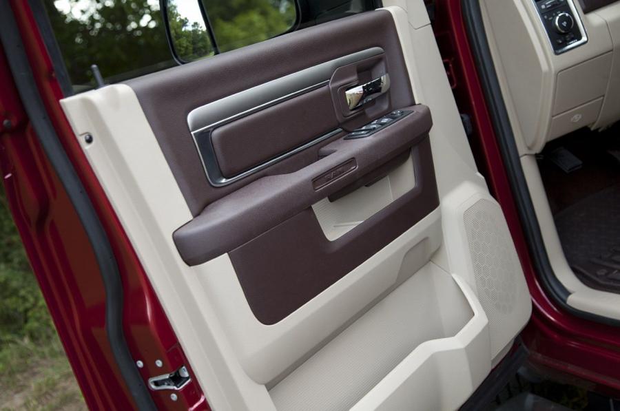  Dodge Ram 1500 Crew Cab SLT 4x4 2013 года  (фото 10 из 29)